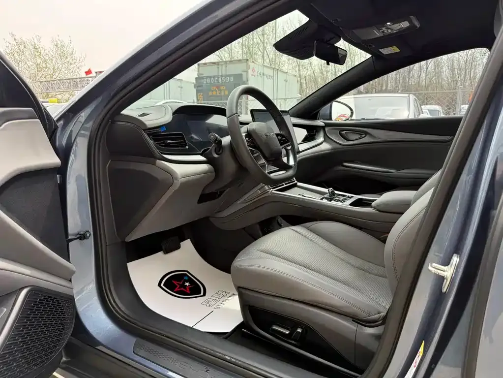 BYD Seal — фото 9