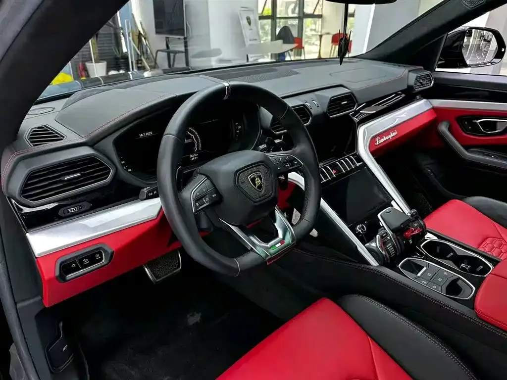 Lamborghini Urus — фото 9