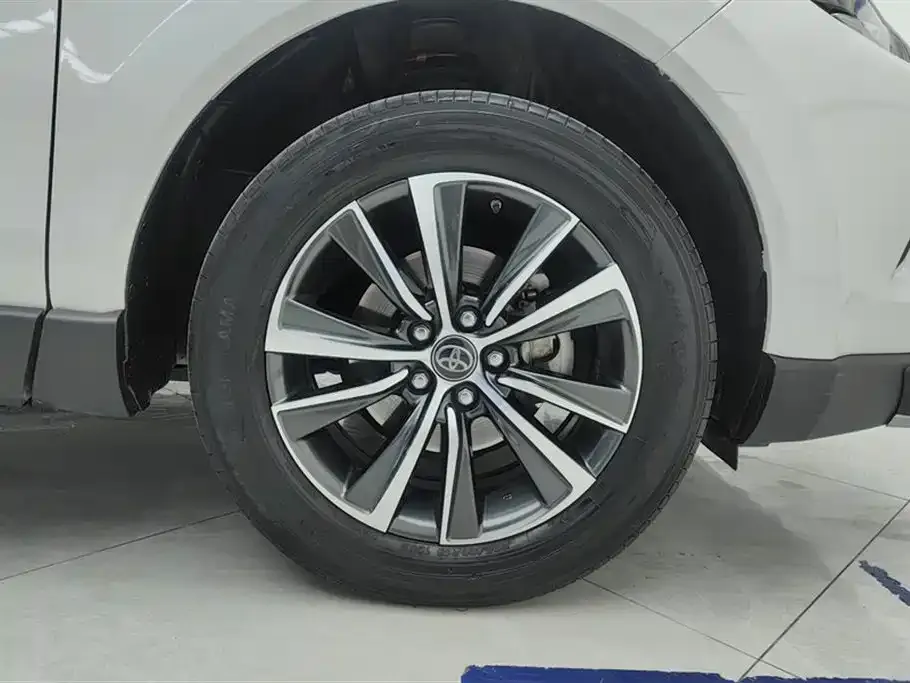 Toyota Harrier — фото 9
