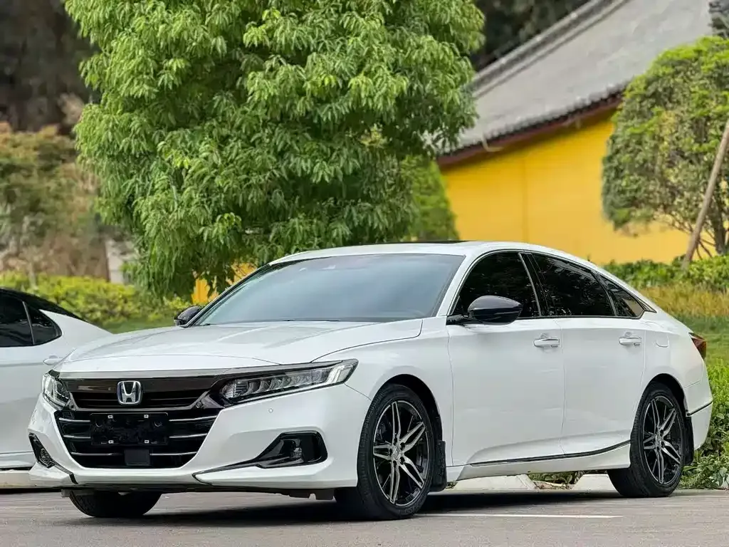 Honda Accord — фото 1