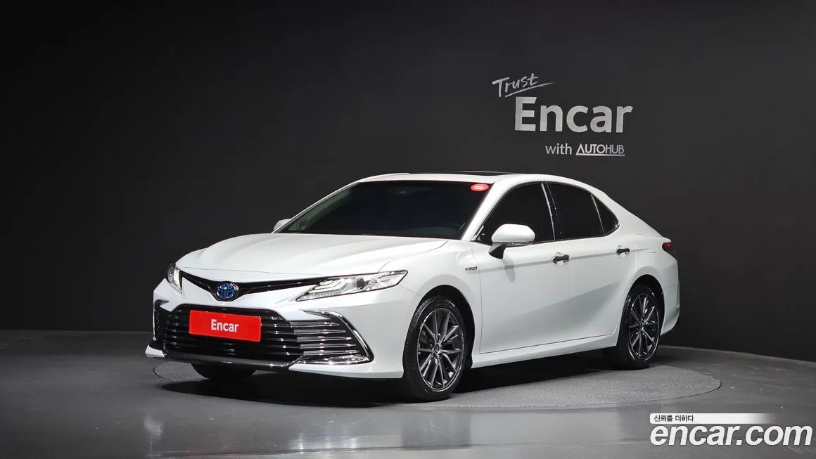 Toyota Camry — фото 1