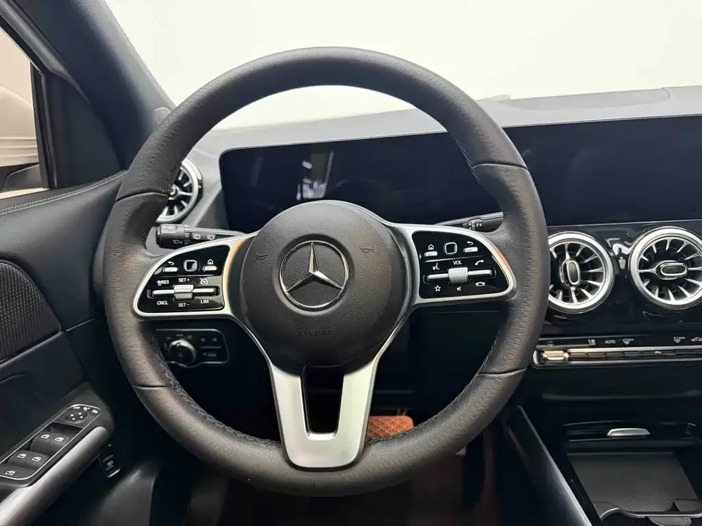 Mercedes-Benz GLA — фото 8