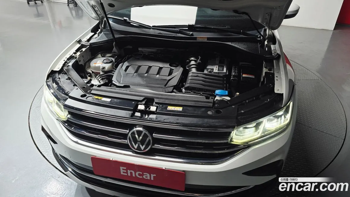 Volkswagen Tiguan — фото 8