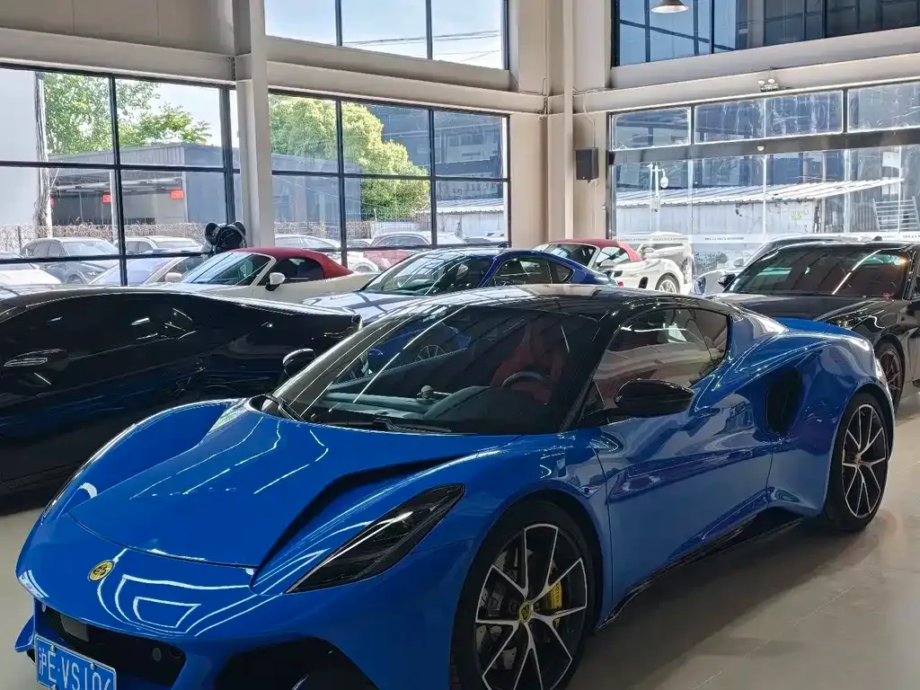 Lotus Emira — фото 1
