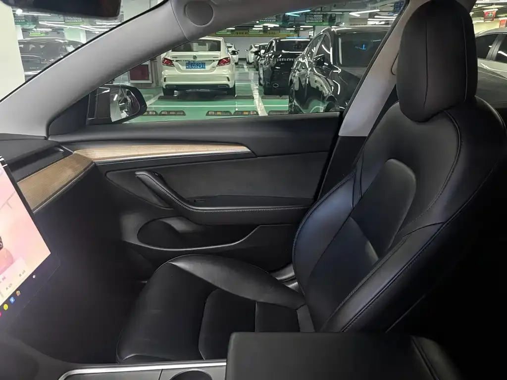 Tesla Model 3 — фото 4
