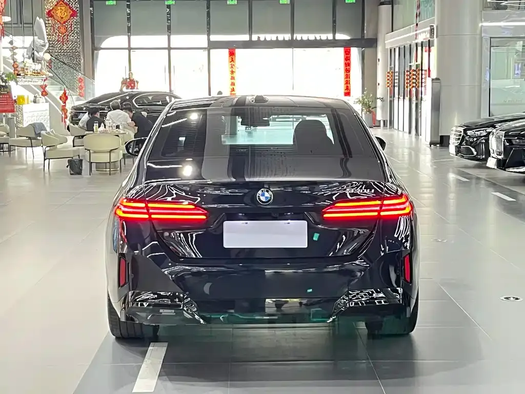 BMW 5 Series — фото 2