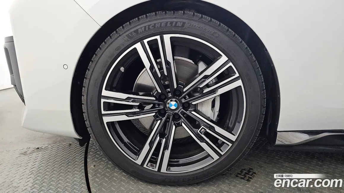 BMW i7 — фото 3