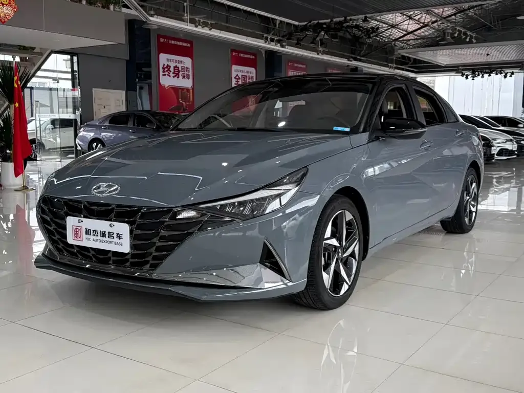 Hyundai Elantra — фото 1