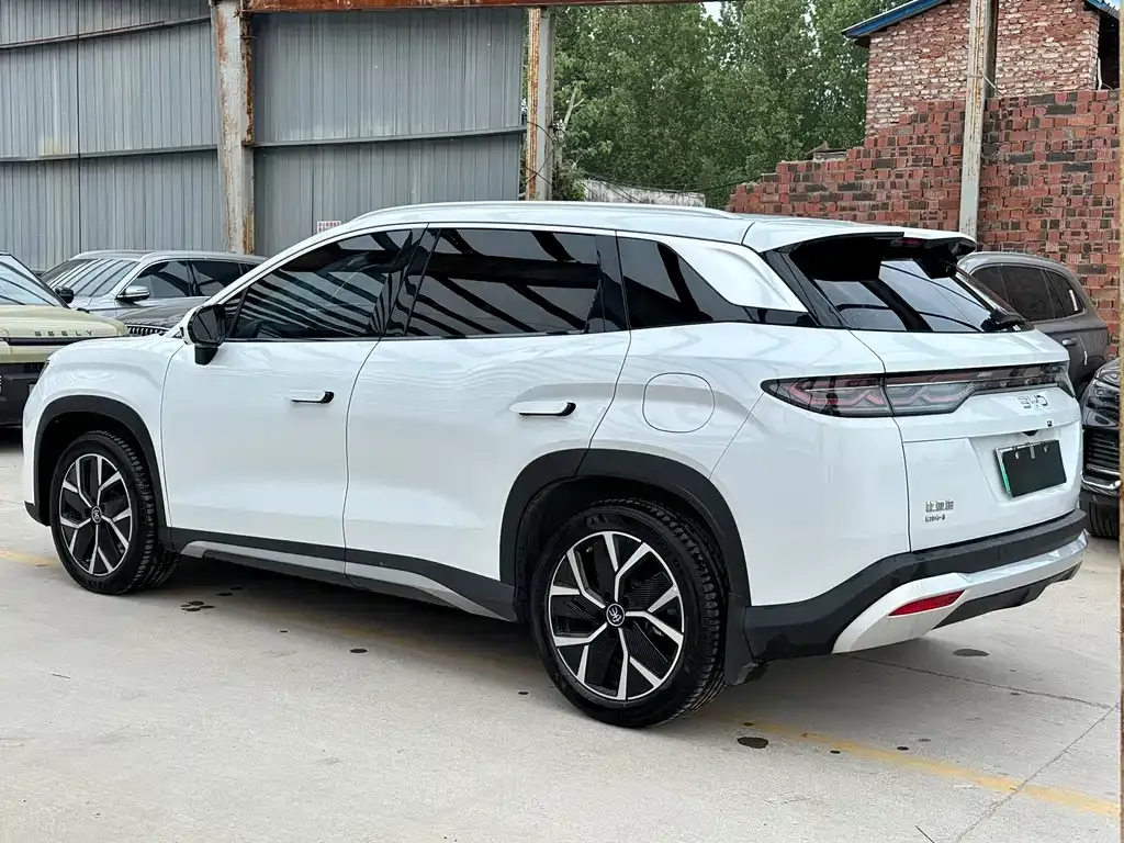 BYD L DM-i — фото 10