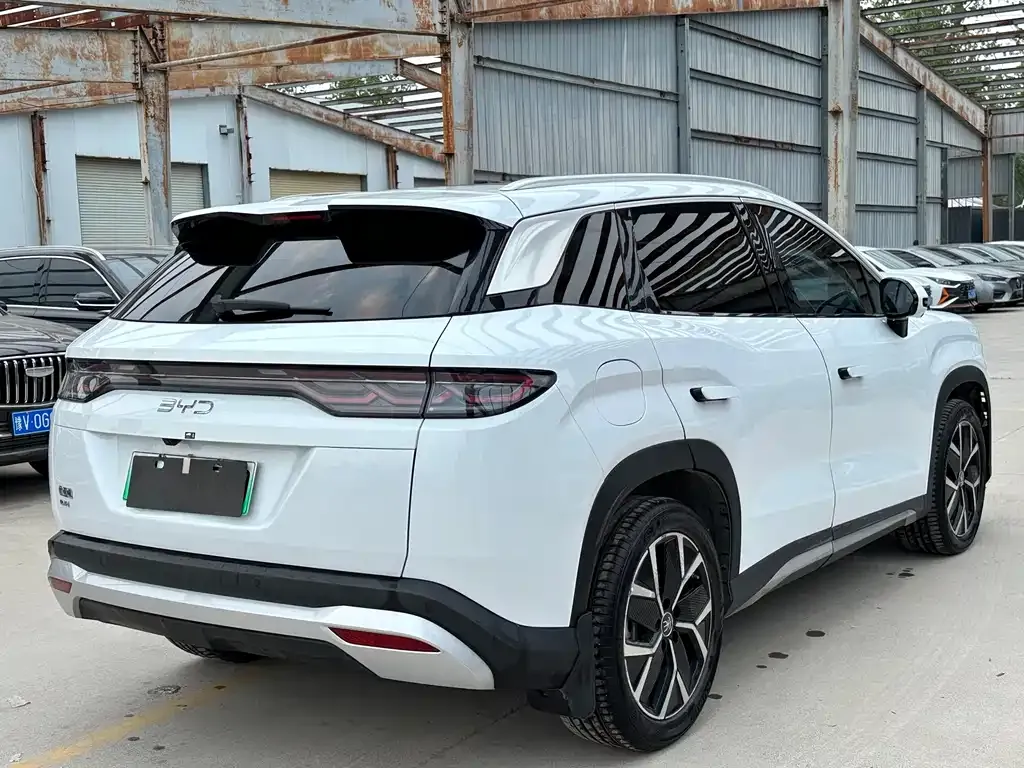 BYD L DM-i — фото 6