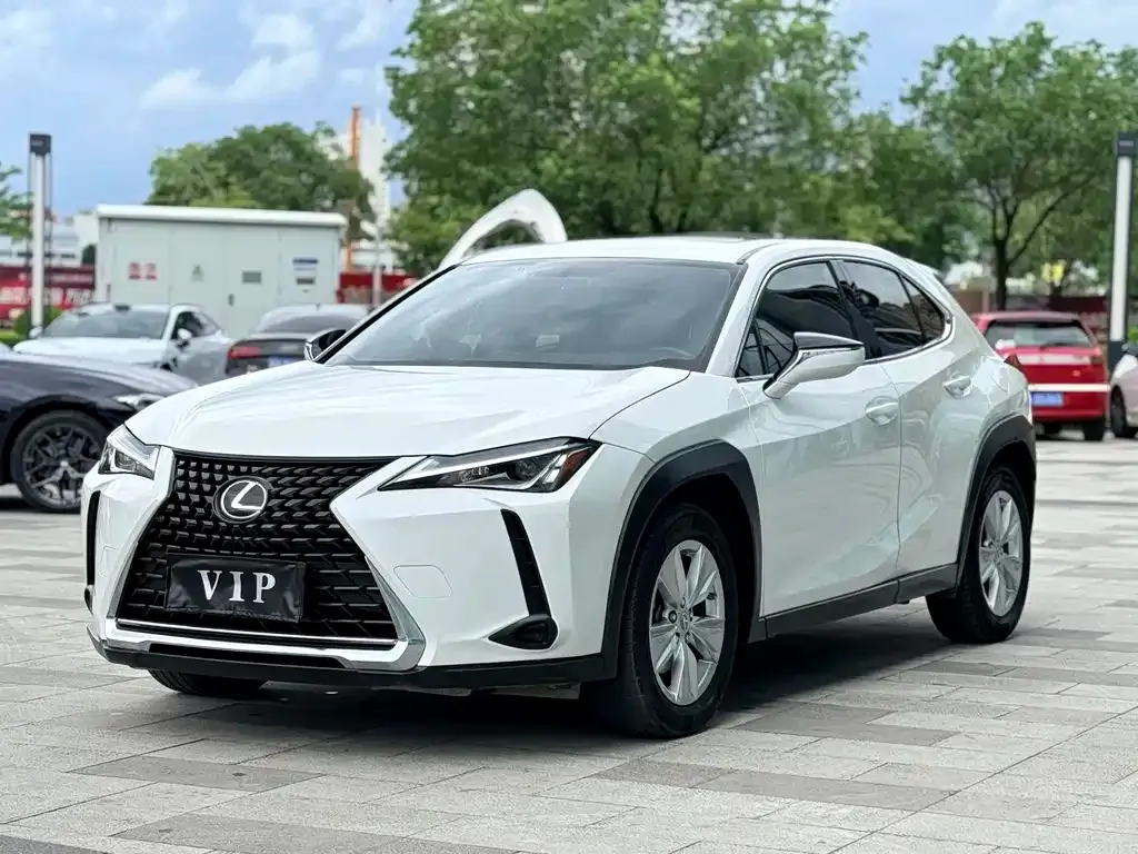 Lexus UX — фото 1