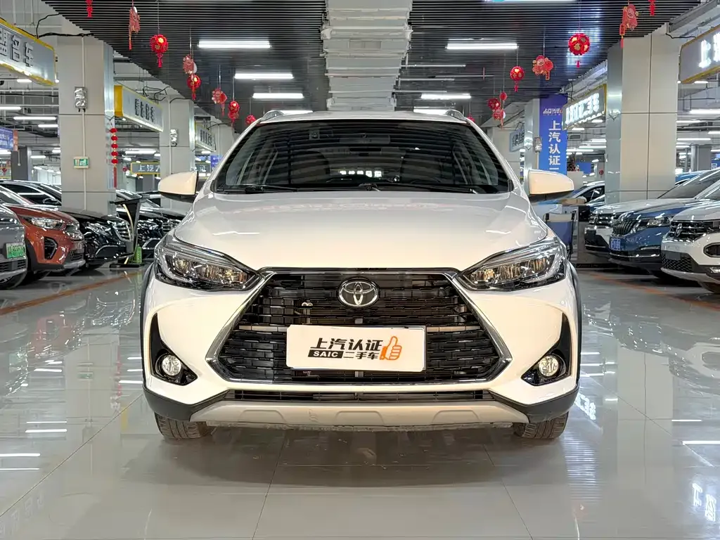Toyota Yaris L — фото 1
