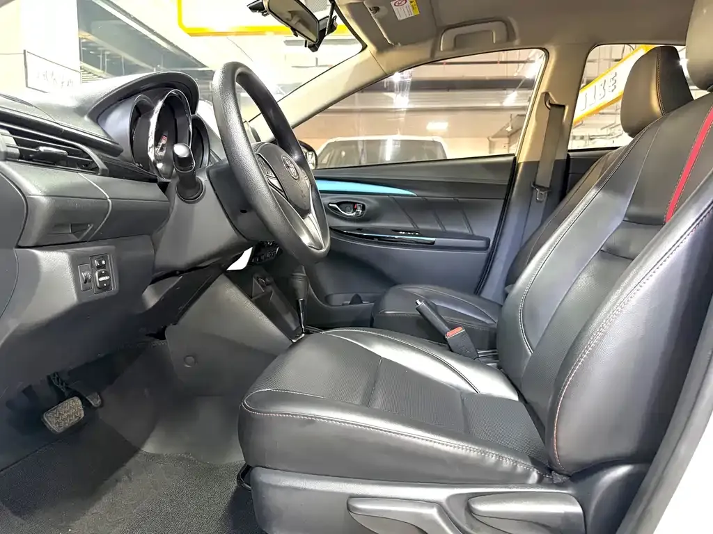 Toyota Yaris L — фото 4