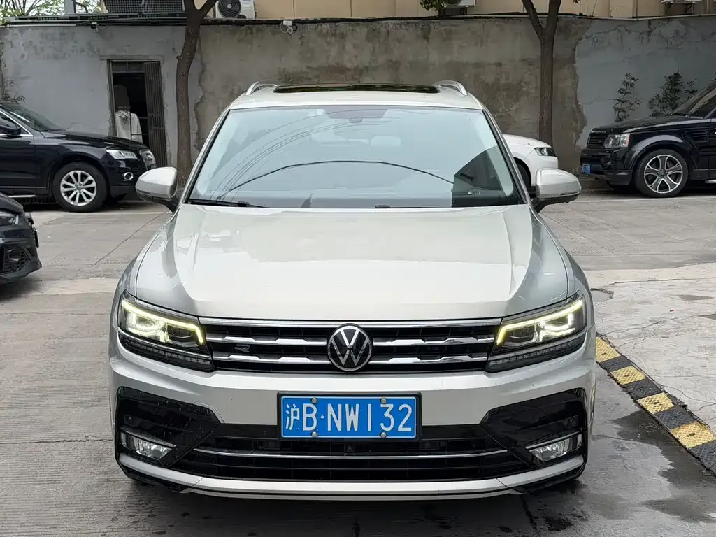 Volkswagen Tiguan L — фото 1