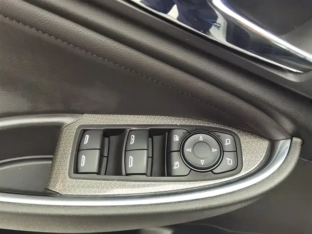 Chevrolet Malibu XL — фото 10