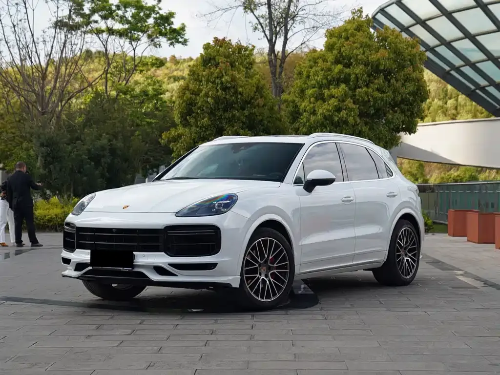Porsche Cayenne — фото 1