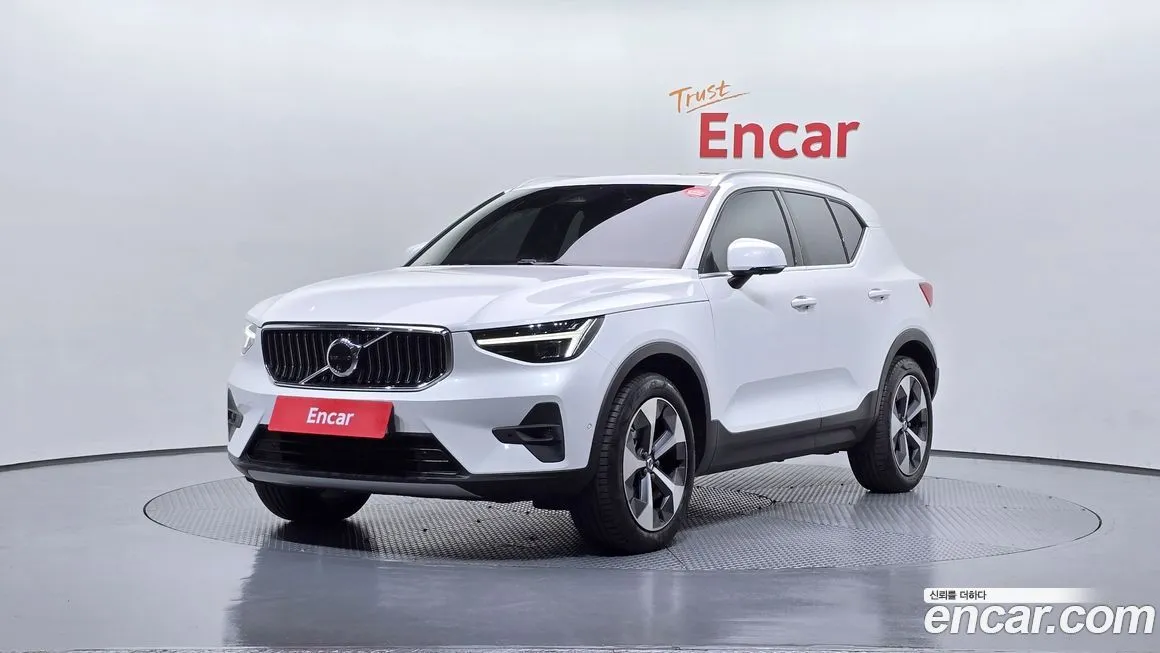 Volvo XC40 — фото 1