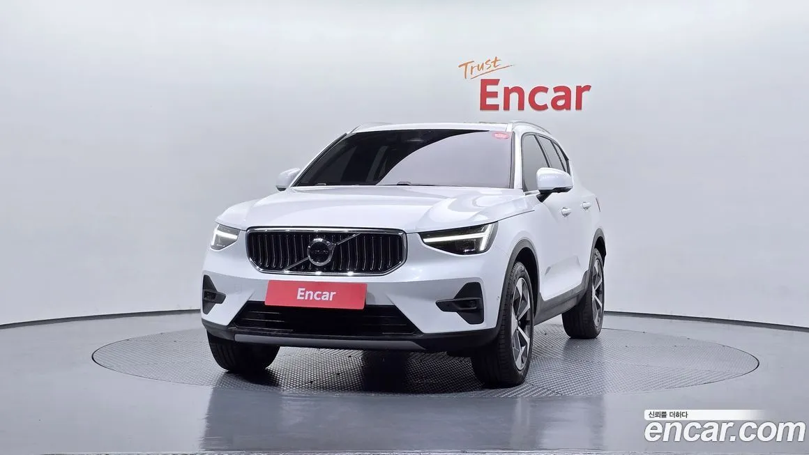 Volvo XC40 — фото 9