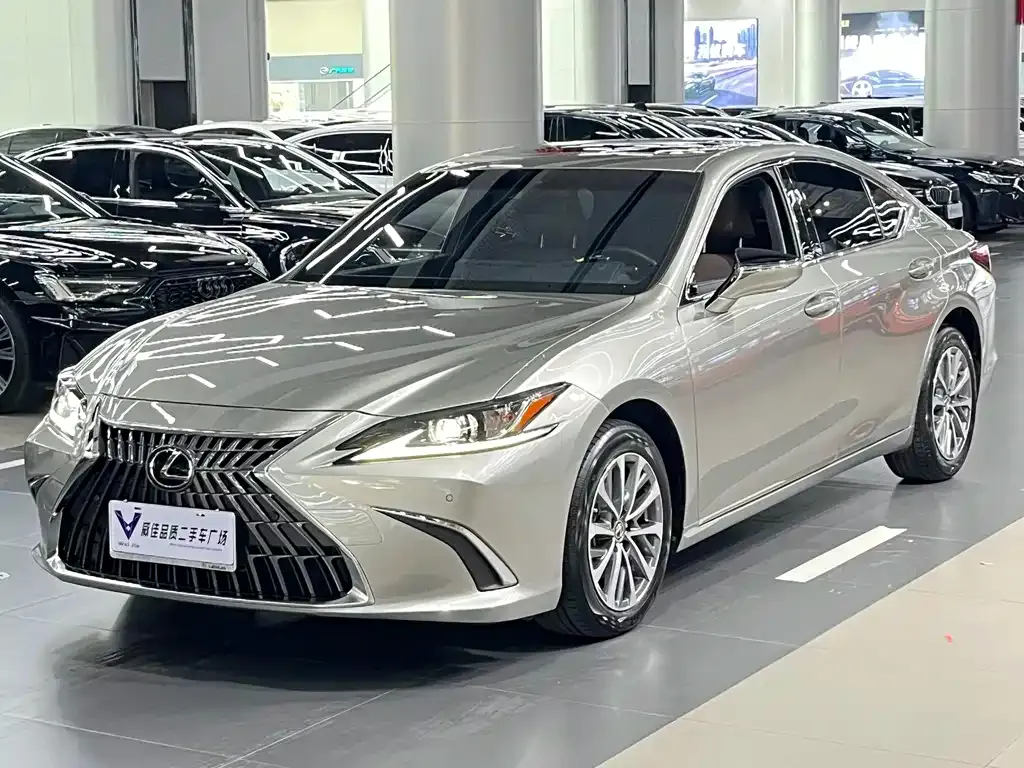 Lexus ES — фото 1