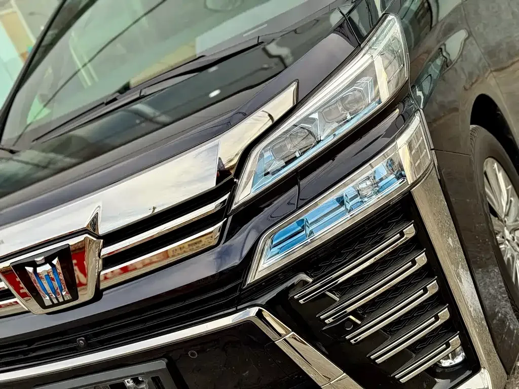 Toyota Vellfire — фото 7