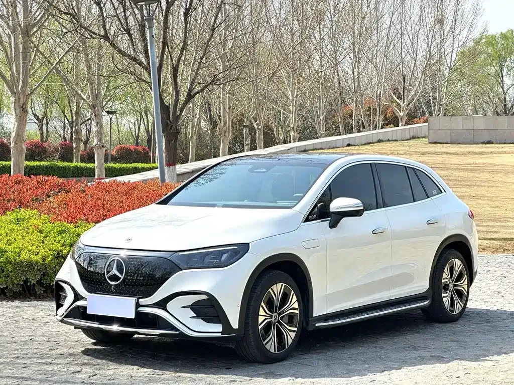 Mercedes-Benz EQE SUV — фото 1