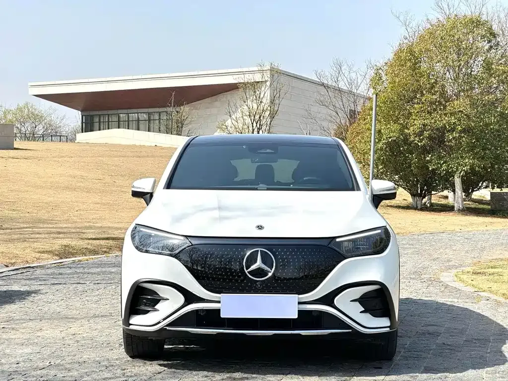 Mercedes-Benz EQE SUV — фото 8