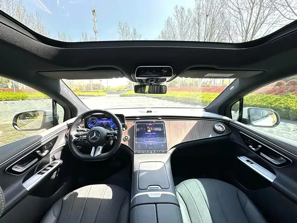 Mercedes-Benz EQE SUV — фото 10