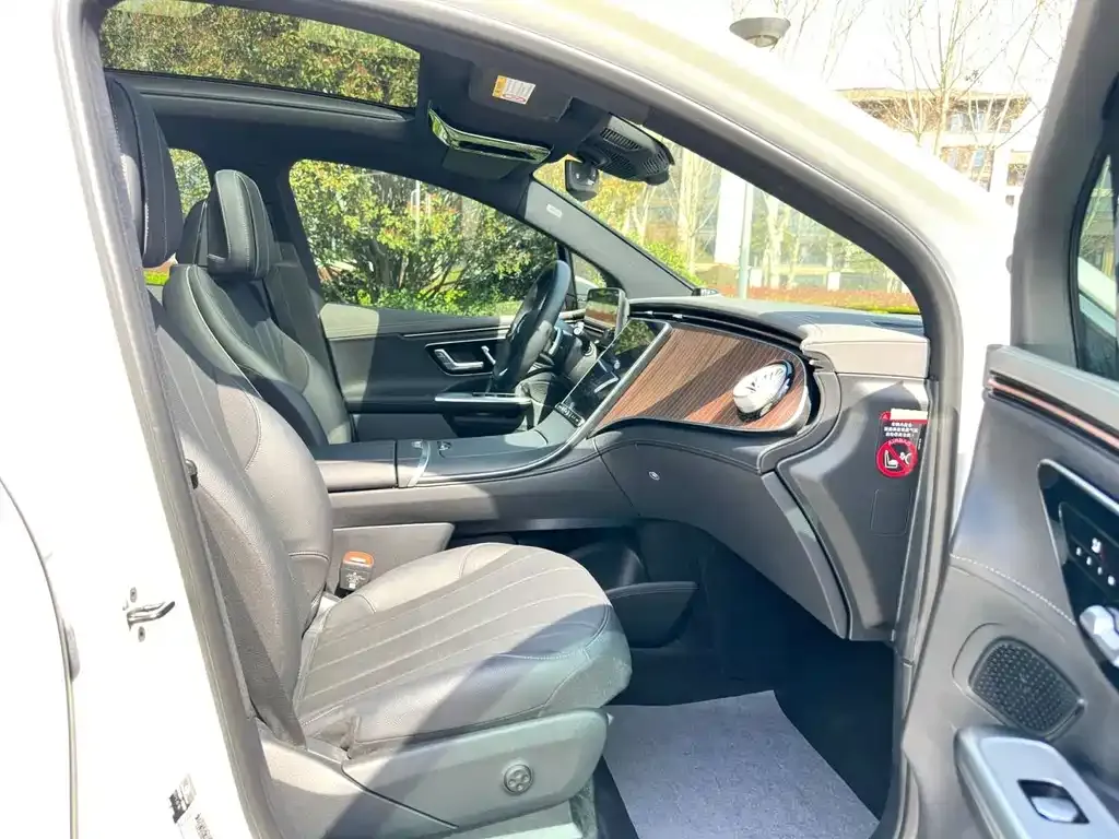 Mercedes-Benz EQE SUV — фото 2