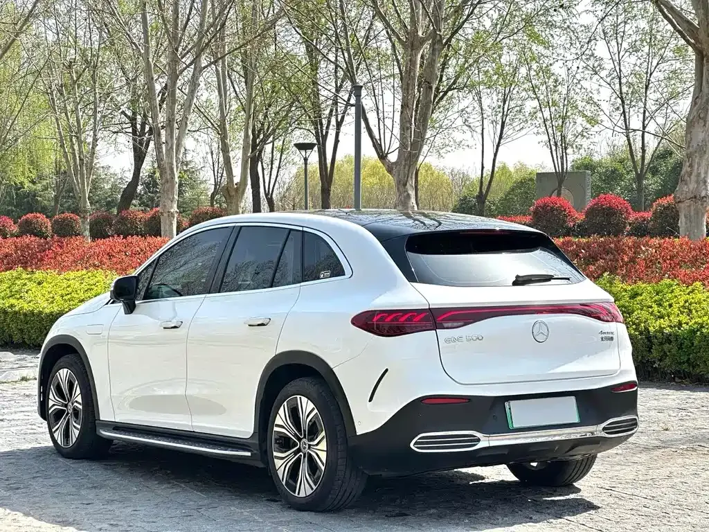 Mercedes-Benz EQE SUV — фото 6