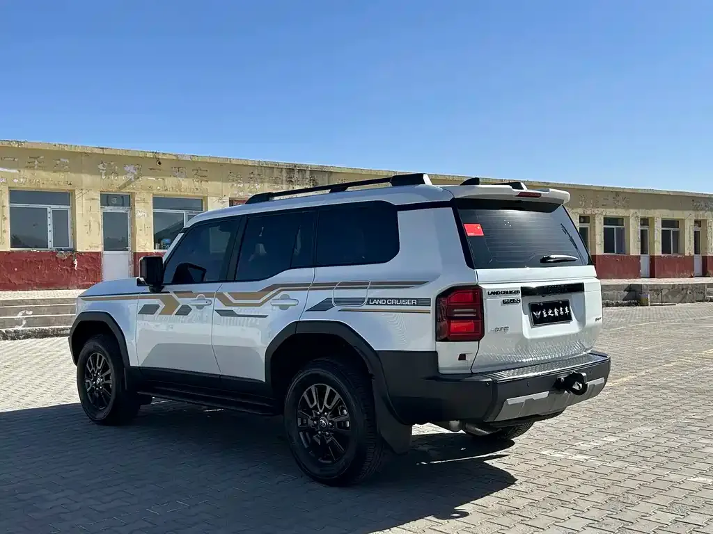 Toyota Prado — фото 10