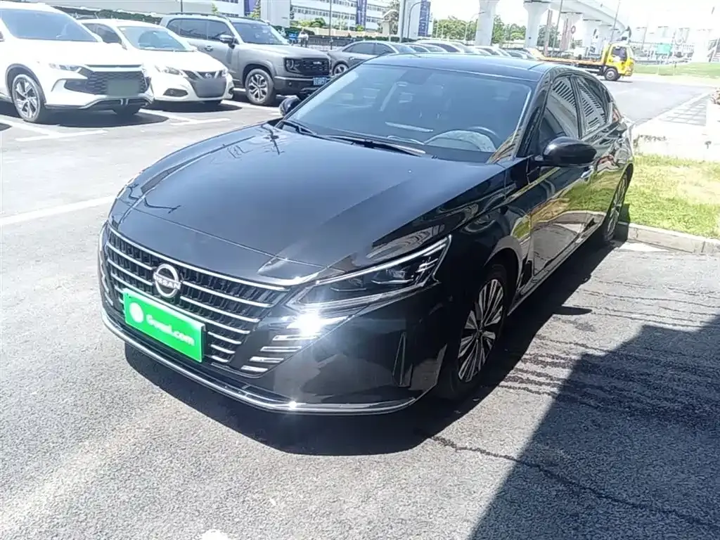 Nissan Teana — фото 1