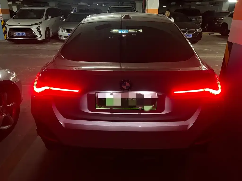 BMW i4 — фото 5