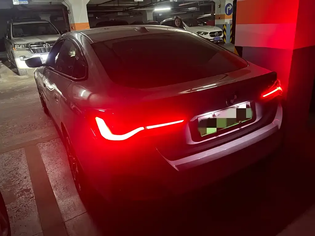 BMW i4 — фото 9