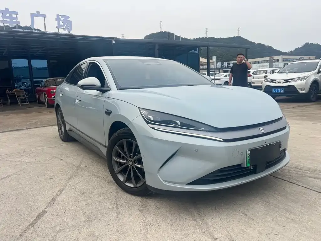 BYD Qin L — фото 1