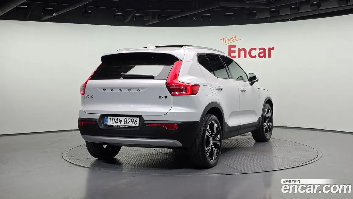 Volvo XC40 — фото 6