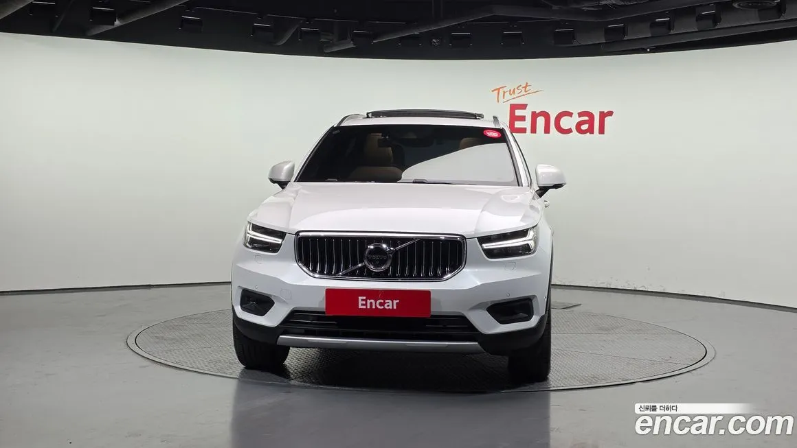 Volvo XC40 — фото 2