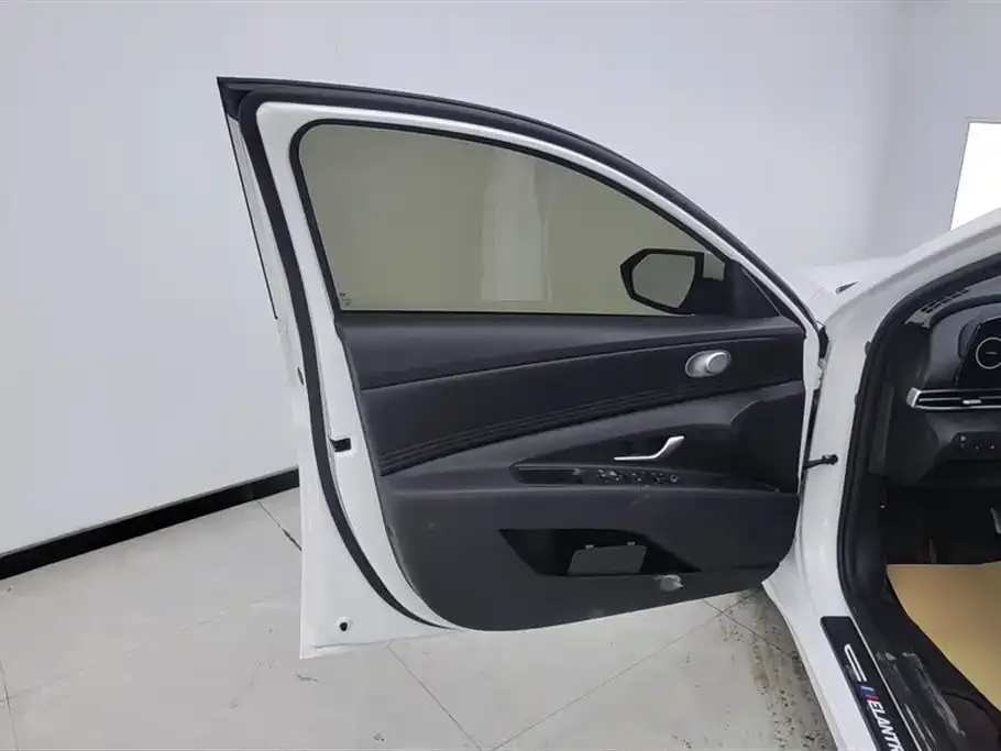 Hyundai Elantra — фото 2