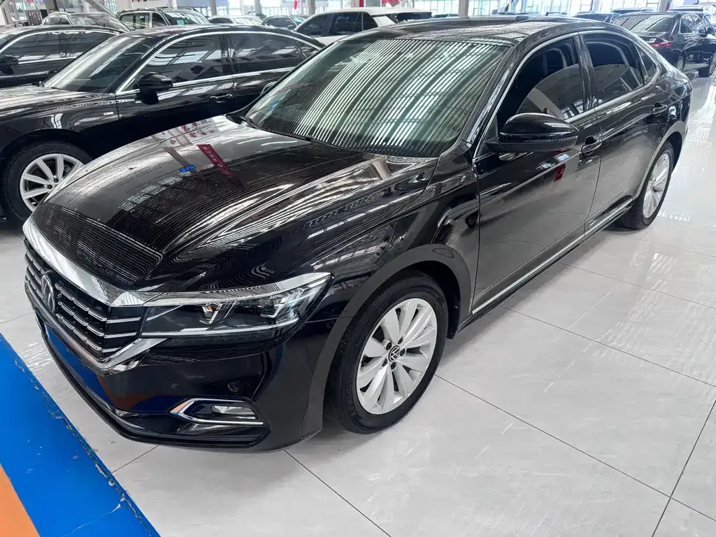 Volkswagen Passat — фото 1