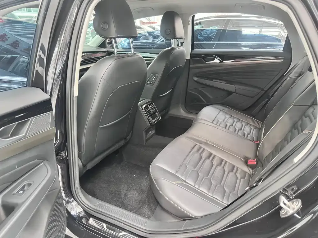 Volkswagen Passat — фото 6