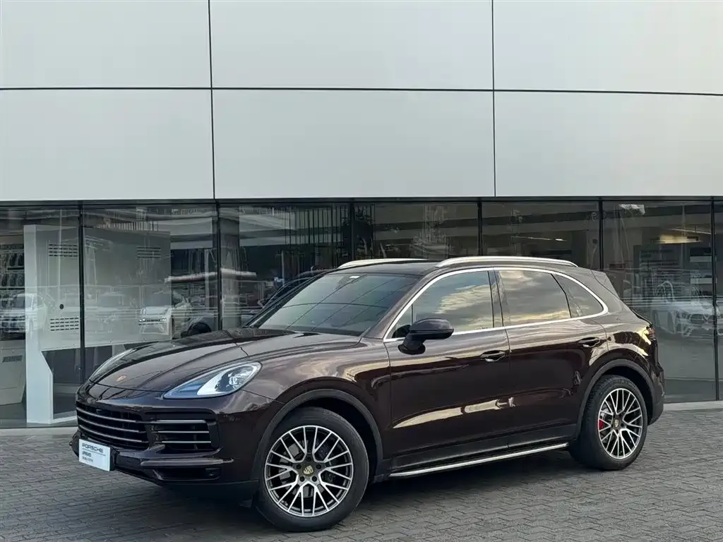 Porsche Cayenne — фото 1