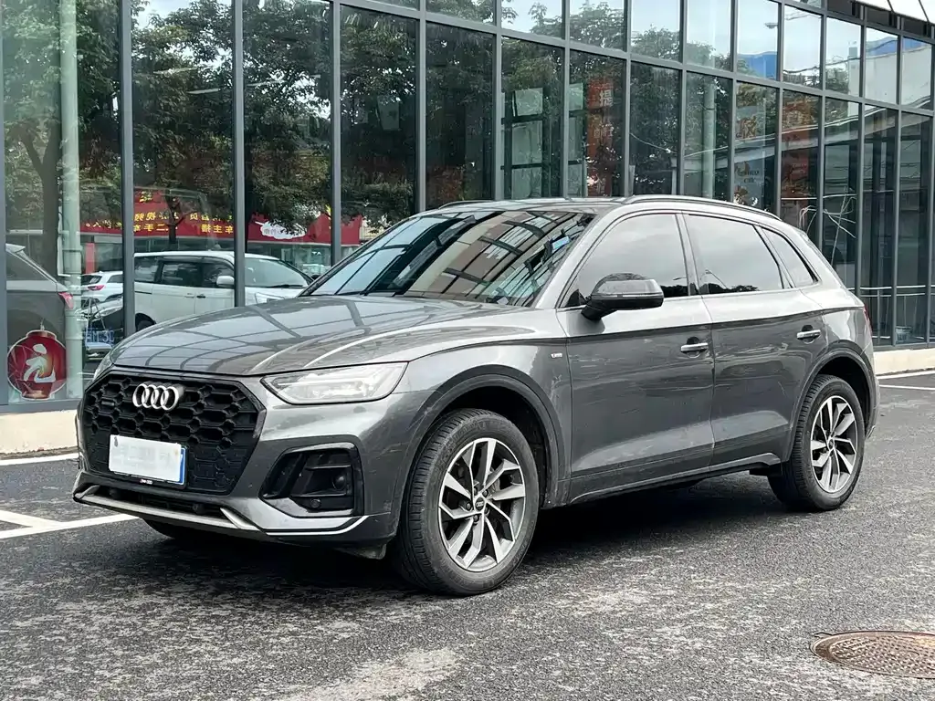 Audi Q5L — фото 1