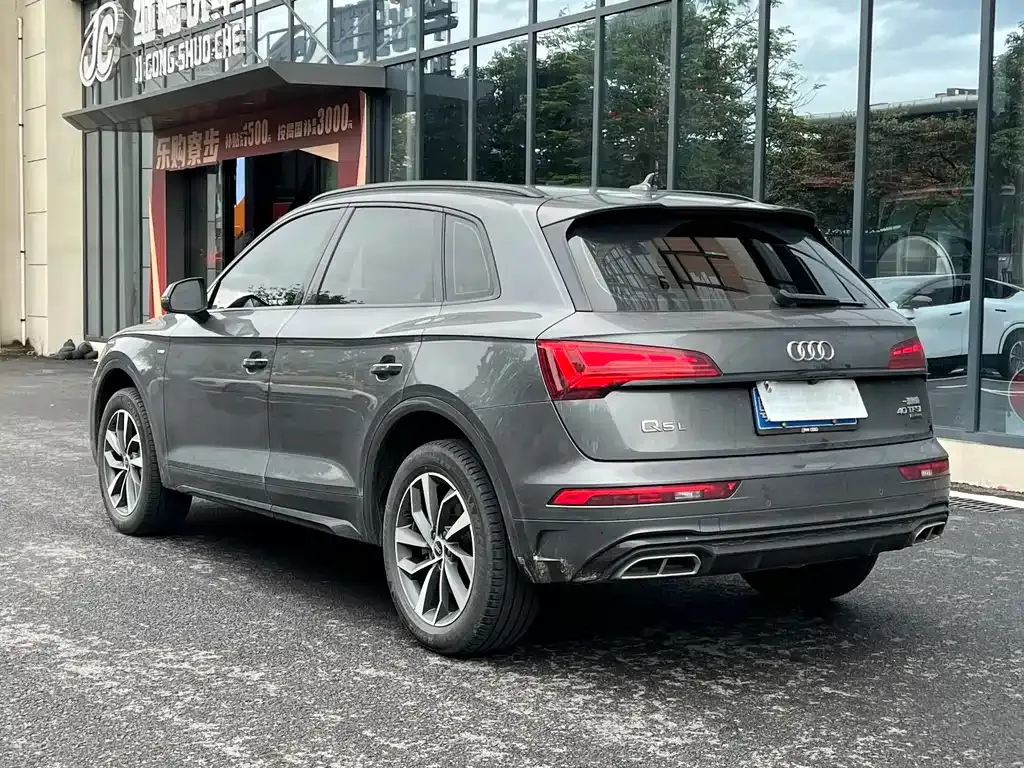 Audi Q5L — фото 5