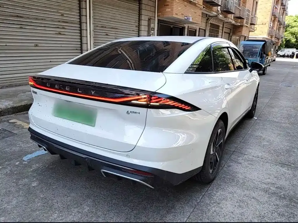 Geely Galaxy L6 — фото 7