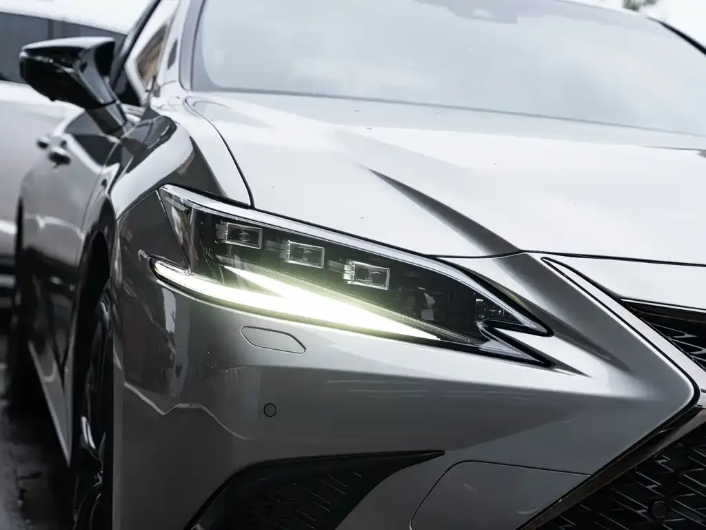 Lexus ES — фото 10