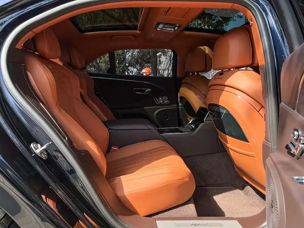 Bentley Flying Spur PHEV — фото 2
