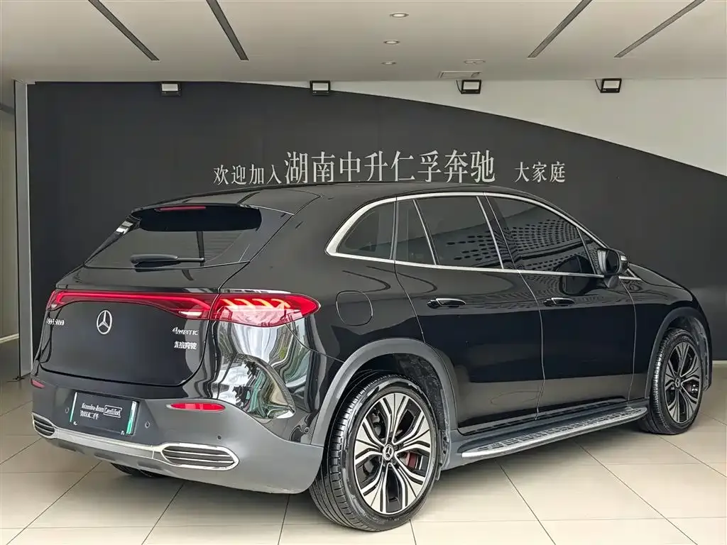 Mercedes-Benz EQE SUV — фото 9