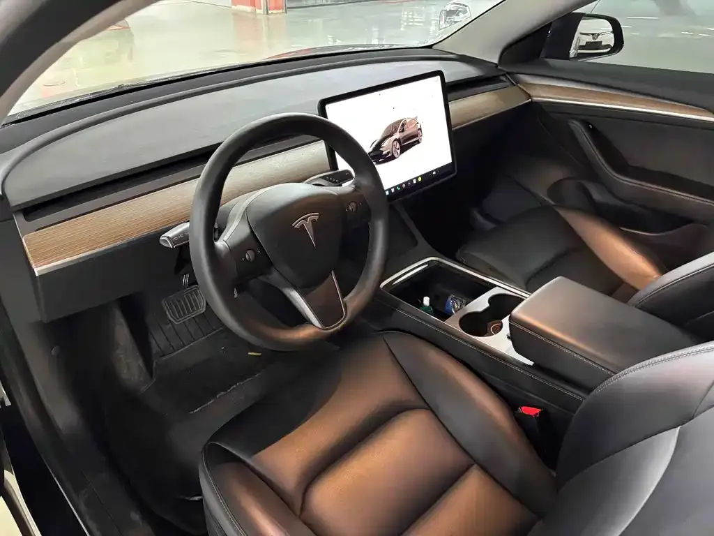 Tesla Model 3 — фото 3