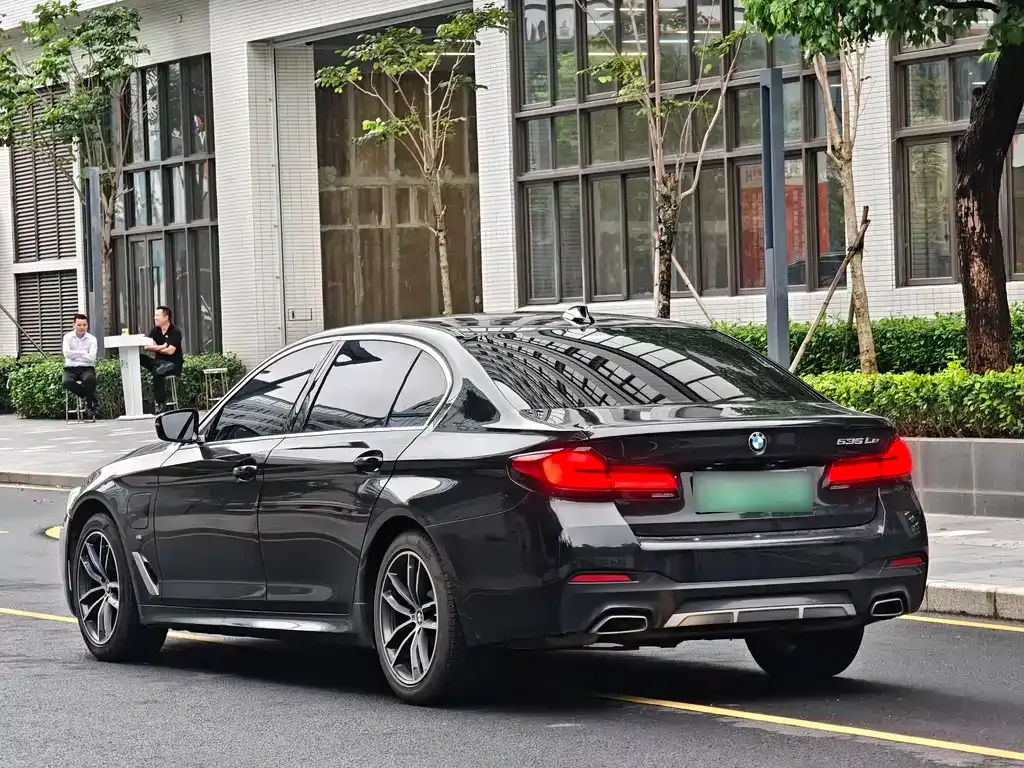 BMW 5 Series New Energy — фото 6