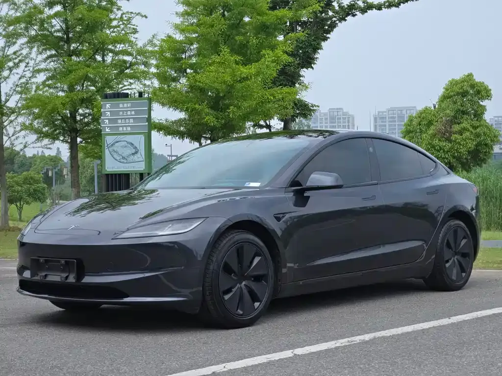 Tesla Model 3 — фото 1