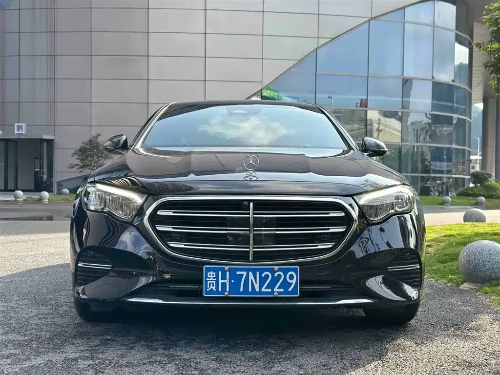Mercedes-Benz E-Class — фото 8